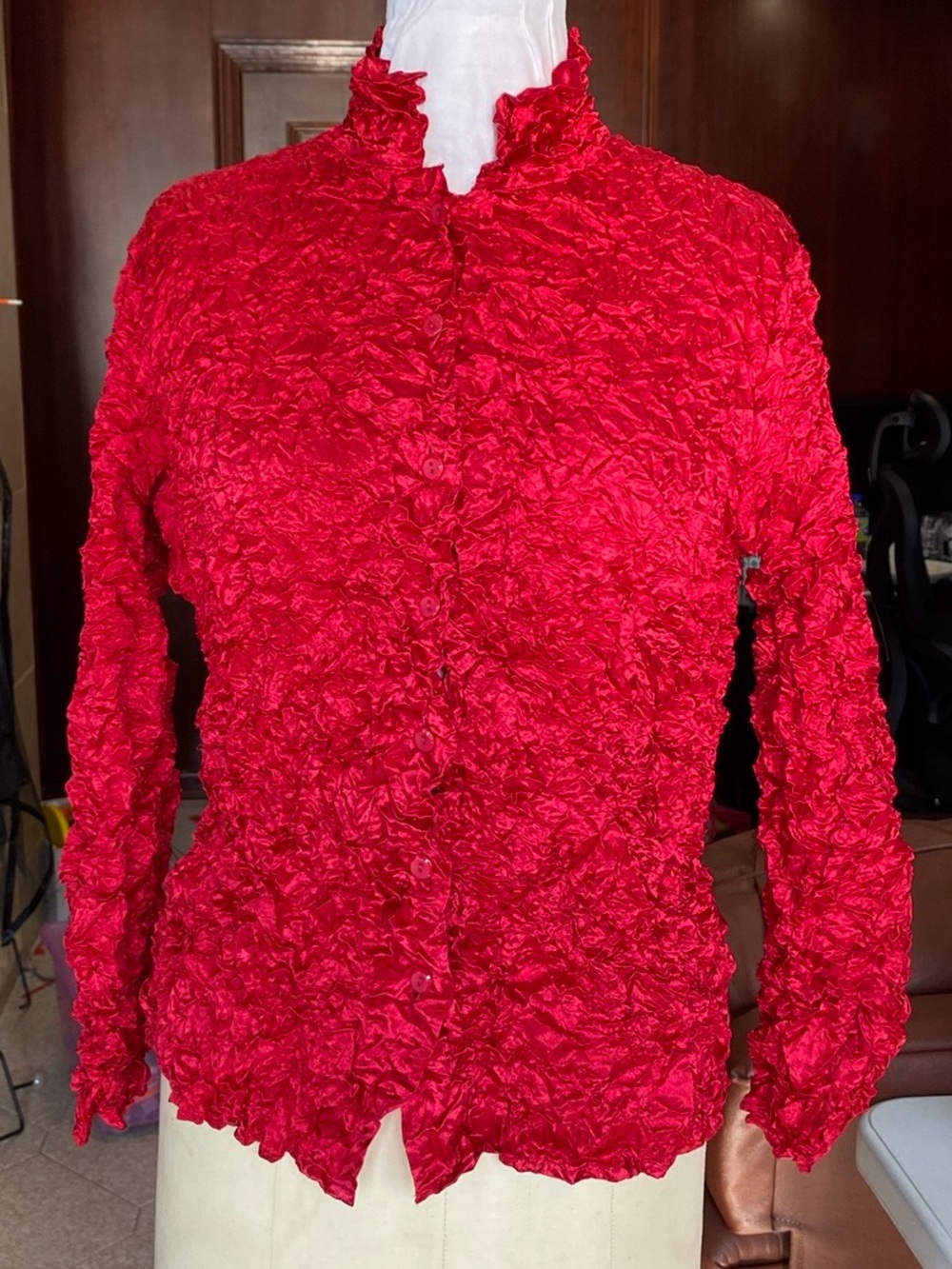💕Host Pick💕 Simon Chang Designer Crinkle button blouse - like new - Picture 2 of 14